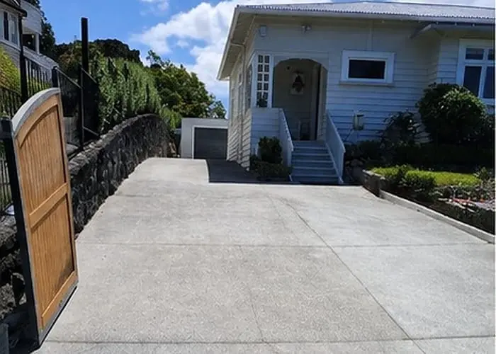 Asphalt driveway in Hamilton